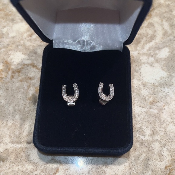 Montana Silversmith horse shoe earrings - Picture 4 of 6